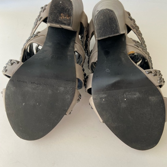 Chic modern Zara strappy and studded block heeled Sandals - Picture 4 of 11